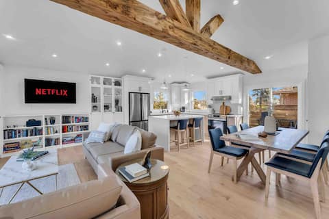 Top Airbnb: Spacious Elegance: Two Living Spaces in One Home in Burlington