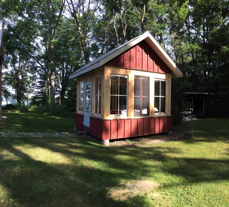 No shortage of windows, and a great view of the lake.