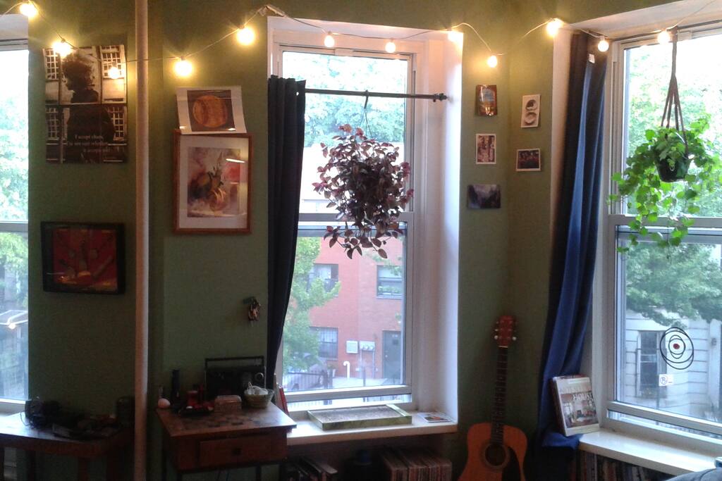 Big windows with window seats, lots of light!