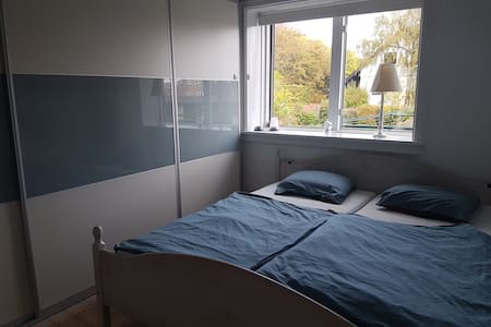 Dobblet bed room in peaceful neighborhood