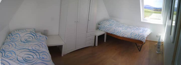 Machair Cottage - спална соба 2