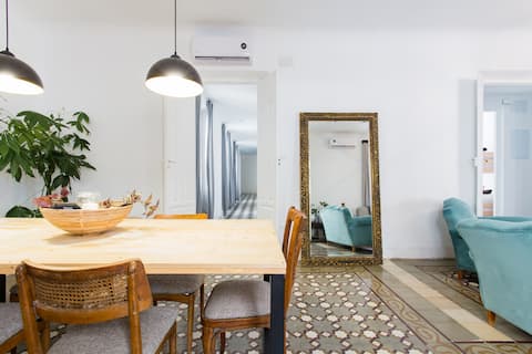 Enjoy the city in this unique apartment, in Centro-Sagrario.