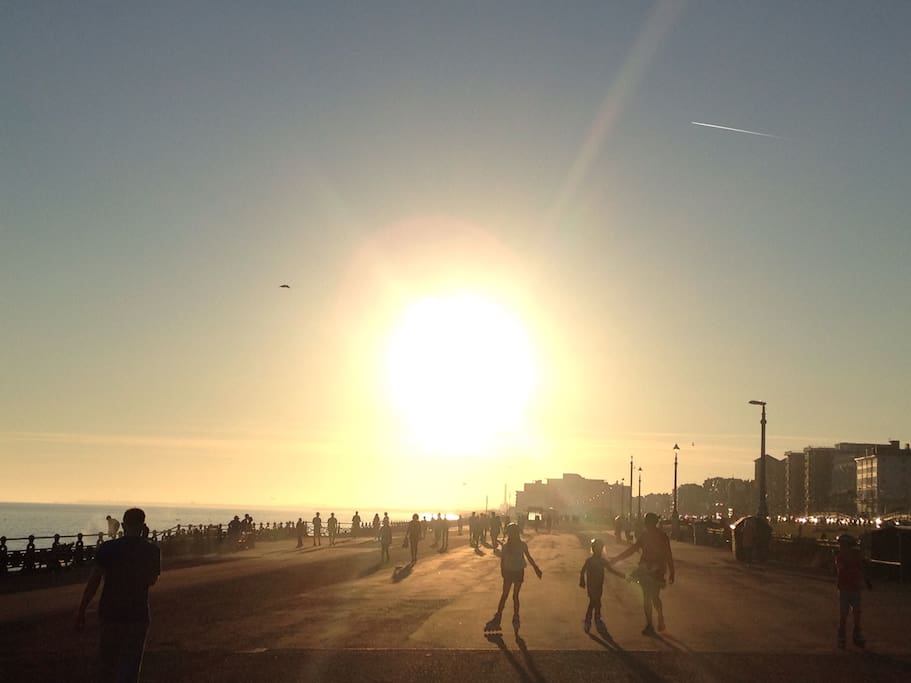 Promenade along the seafront towards Hove, watching the sunset