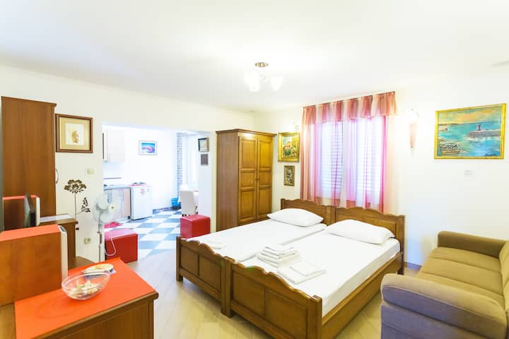 Big studio apartment 7 km from Dubrovnik