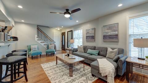The Roc-House 4Bd, 2BA, Near Airport,  Home Office