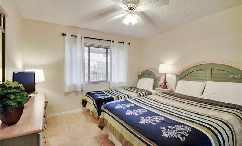 Cozy Treasure Island Condo