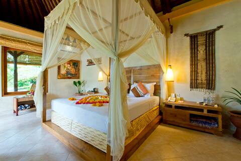 Puri Dajuma-Beachfront Balinese Cottage