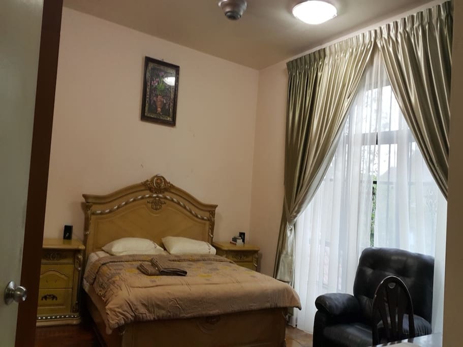 Master bedroom with king size, air cond and ceiling fan, wardrobe, private bathroom with hot water