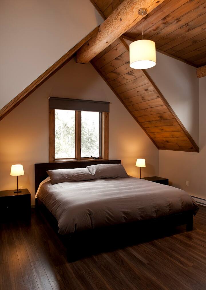 Beautiful and cozy log home Chalets for Rent in SaintDonatde