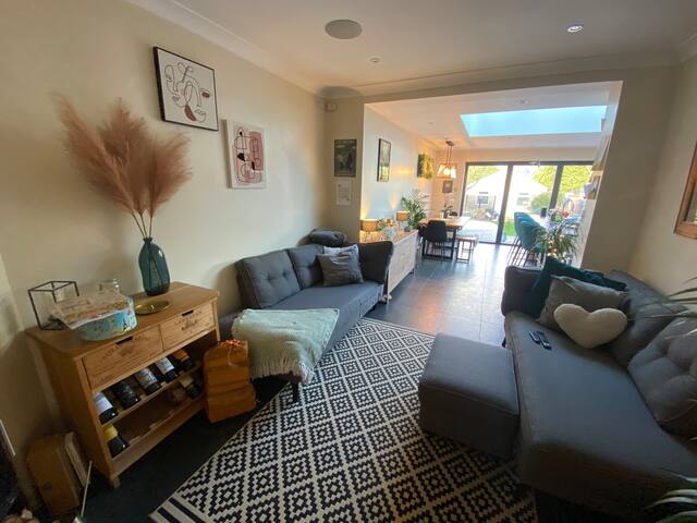 3 bed with hot tub, near Twickenham stadium gallery image 5