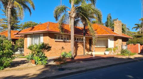 Cheerful 3 bedroom home, with off street parking.