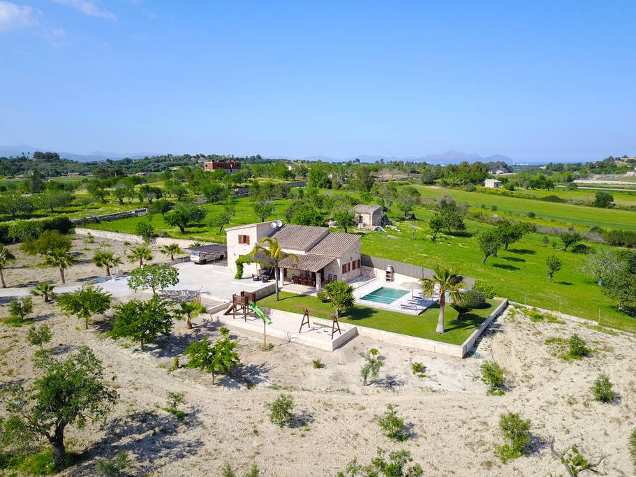Quiet piece of land, surrounded by grassy sheeps, fields and idyllic surroundings.