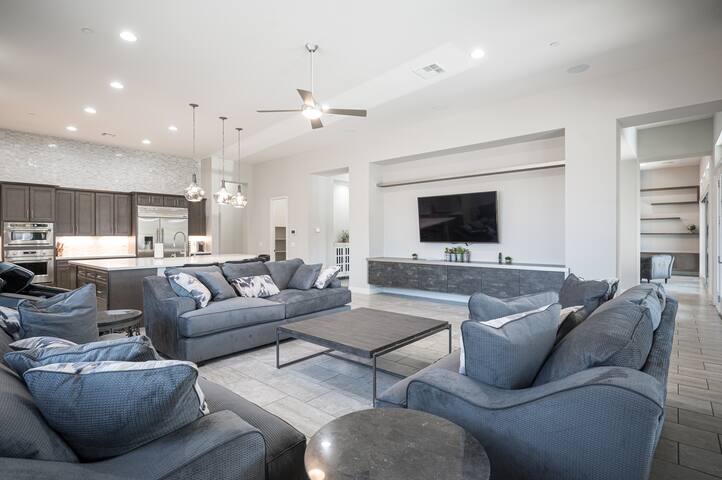 Luxury home close to everything gallery image 5