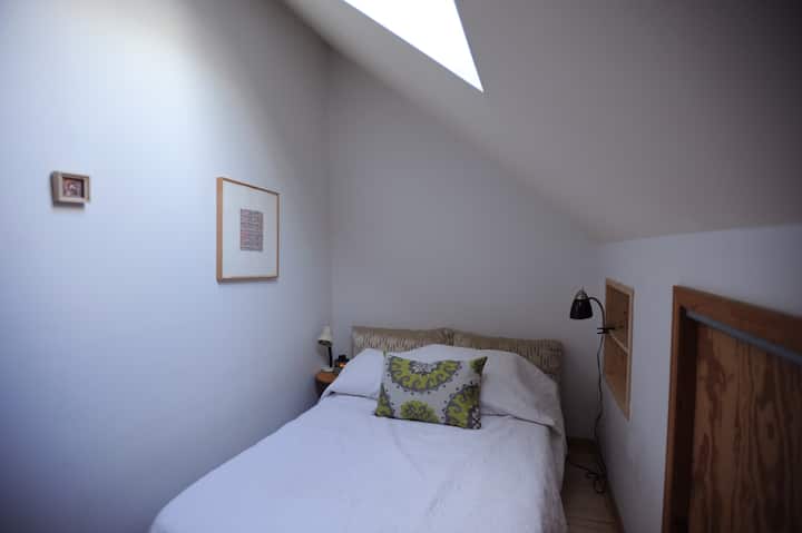 Საძინებელი 3
1 ორადგილიანი საწოლი 