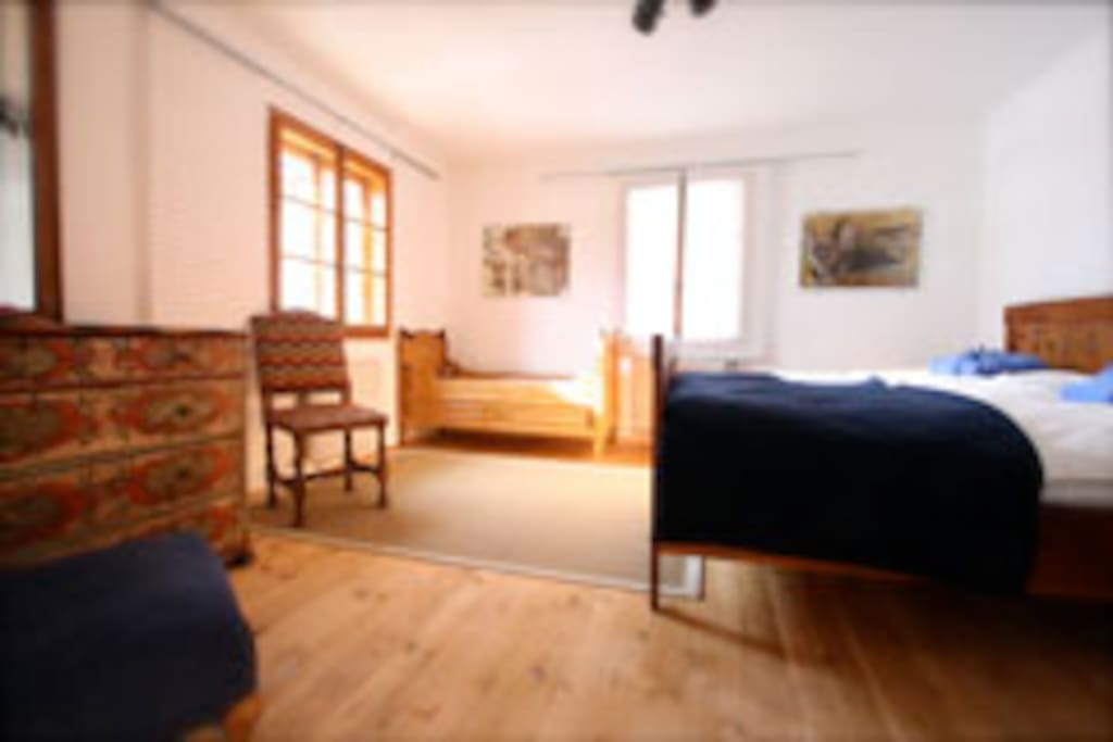 Eines unserer Zimmer - dieses(Lärchenbodenzimmer) mit Blick auf die Berge
