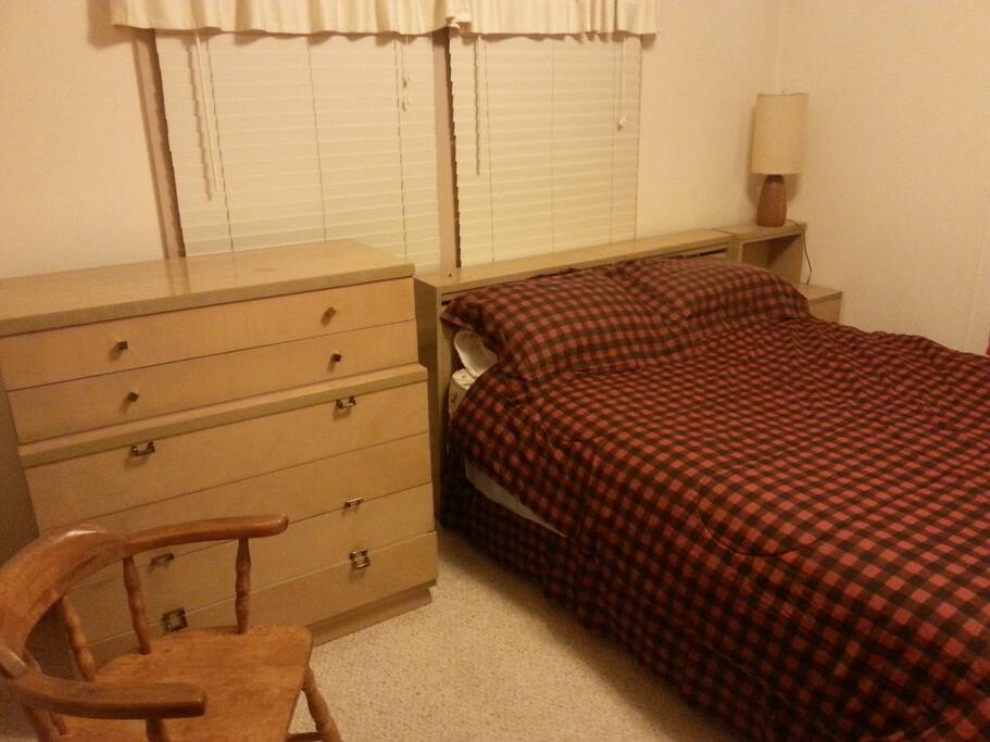 Private Room with Queen Size Bed