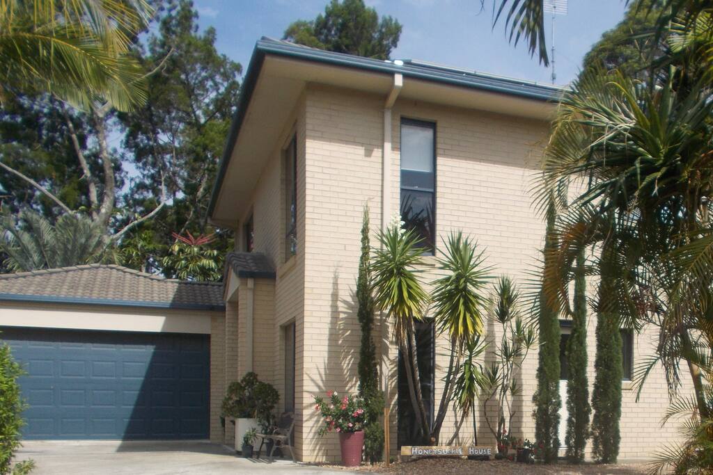 Honeysuckle House & ground floor apartment