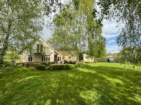 Large modern Country House near Cambridge sleep 18