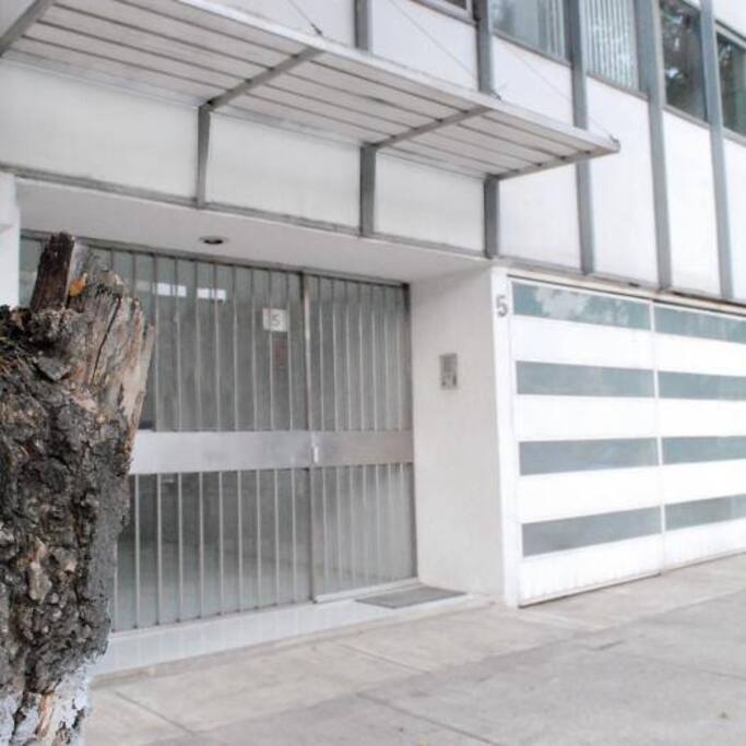 Entrada al edificio - Door entry