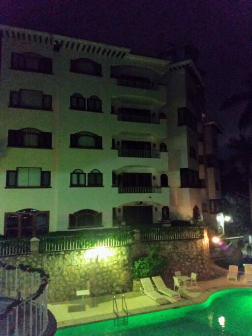 Ubicado en Pichilingue en exclusivo desarrollo de solo 30 departamentos con dos albercas y jacuzzi y mantenimiento al 100%