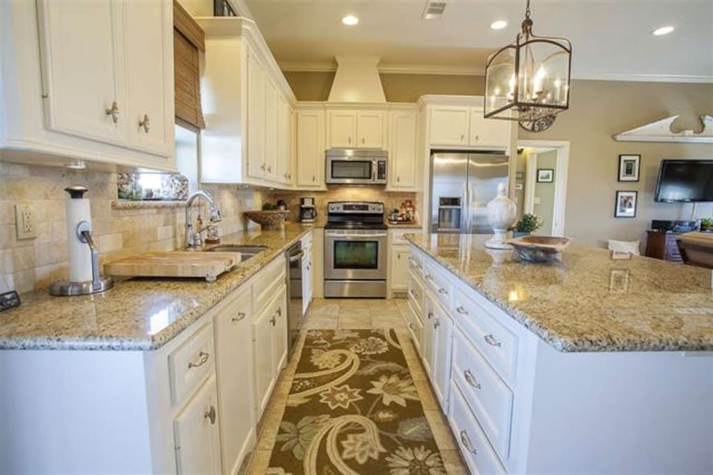 Kitchen with island & stainless steel appliances