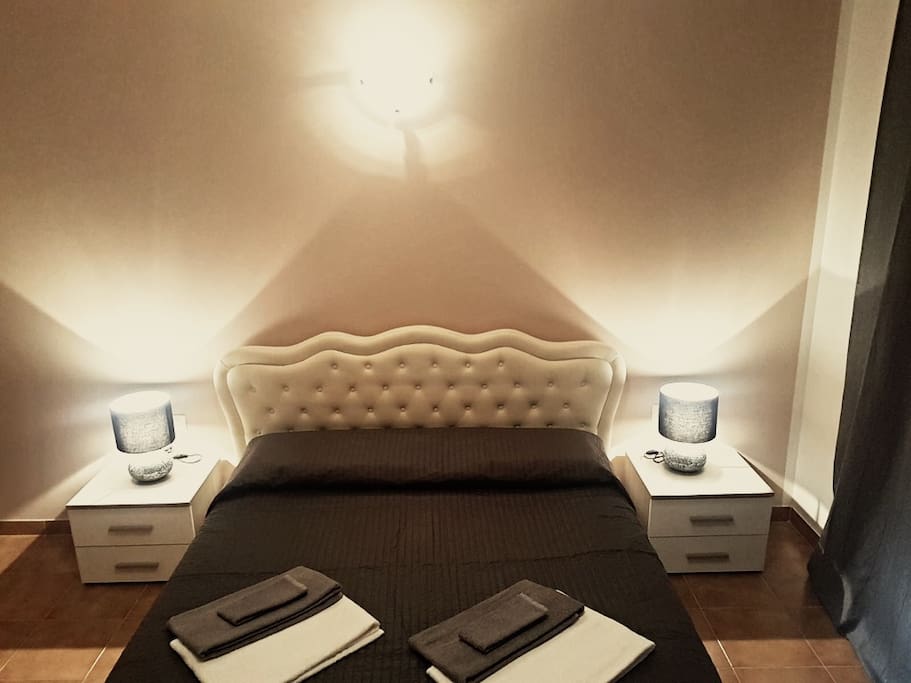 Nice new and comfortable room ,economy budget at the metro station Furio Camillo