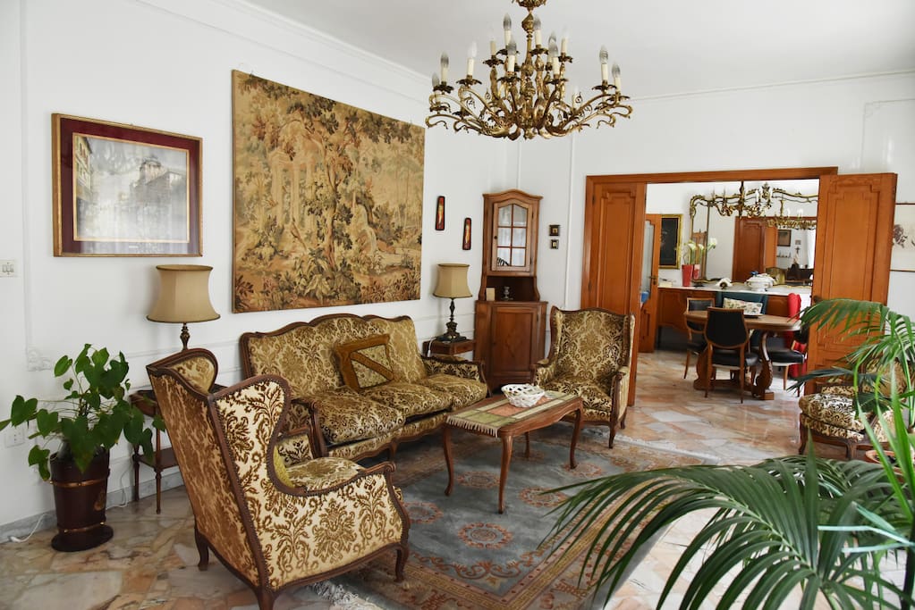 Sitting area (opposite angle)