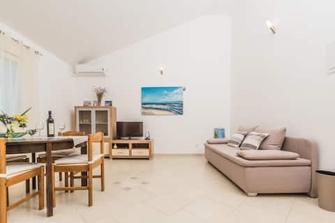 Top performing Airbnb: Apartment Fiorella in Pinezići