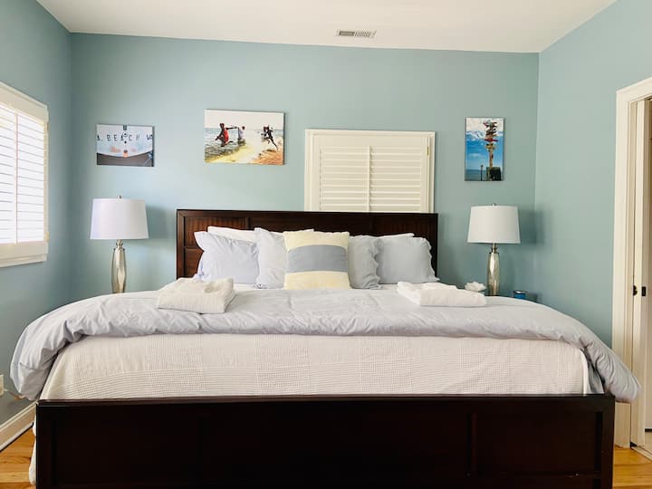 King Guest Room iliyo na televisheni ya skrini tambarare