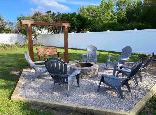 WALK to Seawall/Restaurants! All the amenities! gallery image 4