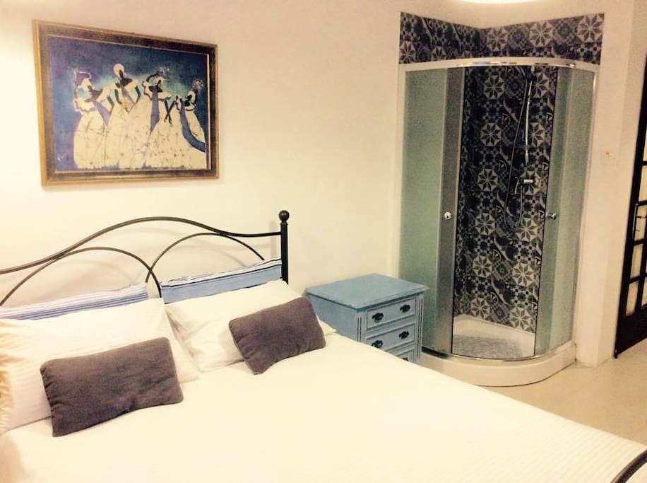 Secret Room (top floor) - Double bed and double sofa-bed