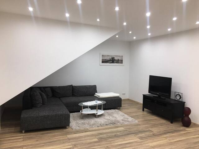 Große, günstige, sanierte Wohnung: Skyline aachen