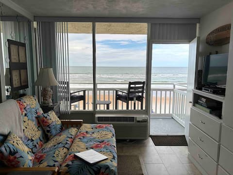 Popular Airbnb listing: Oceanfront Studio - also the closest to the beach in Deltona / Daytona Beach / Ormond Beach