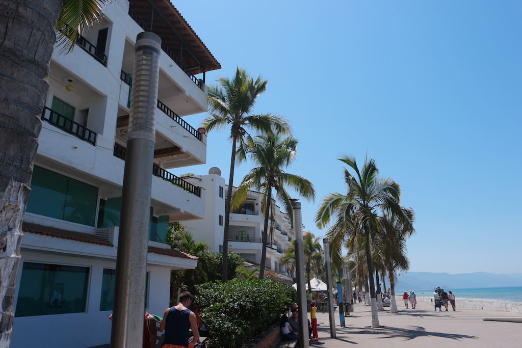 Ocean Front location on the Malecon