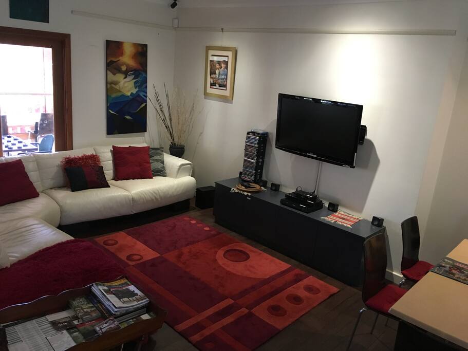 Comfortable lounge and large collection of complimentary DVD and Blue rays to choose from. Including our very own Jasper Jones filmed in Pemberton!
Chromecast is also available with free Wi-Fi connection so you can watch your own Netflix or online TV