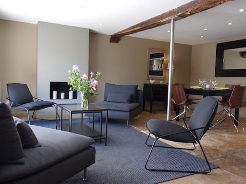 Popular Airbnb listing: LE CLOS CACHÉ - Quiet house with garden in Beaune
