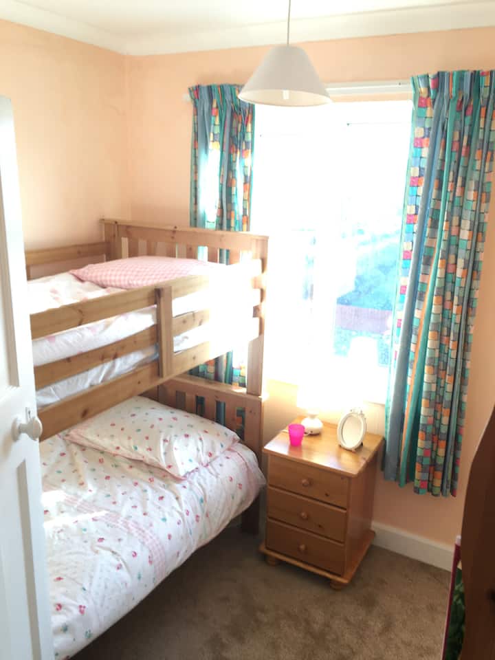 מיטות קומתיים שמתאימות לילדים