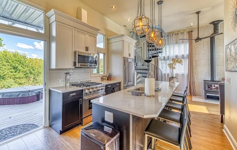 Smart Home, Hot Tub, direct Beach/Nat’l Park access, luxury amenities