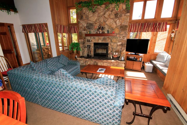 Mountainback Condominiums managed Airbnb listing 2