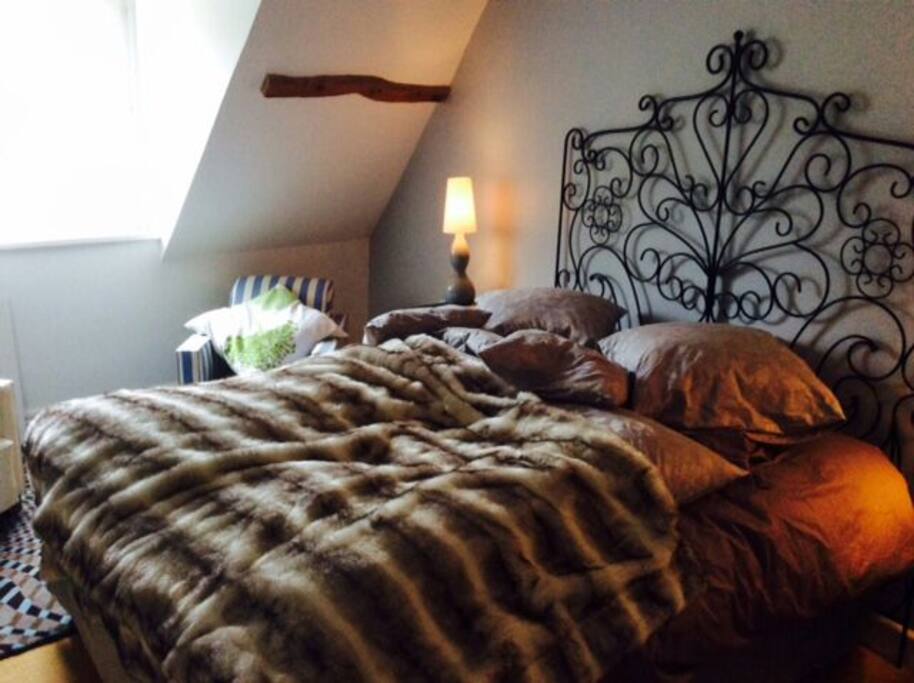 chambre 1 de 14 m2 avec vue sur forêt et très calme