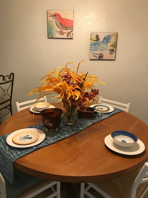 Dining for 4; plus 2 barstools