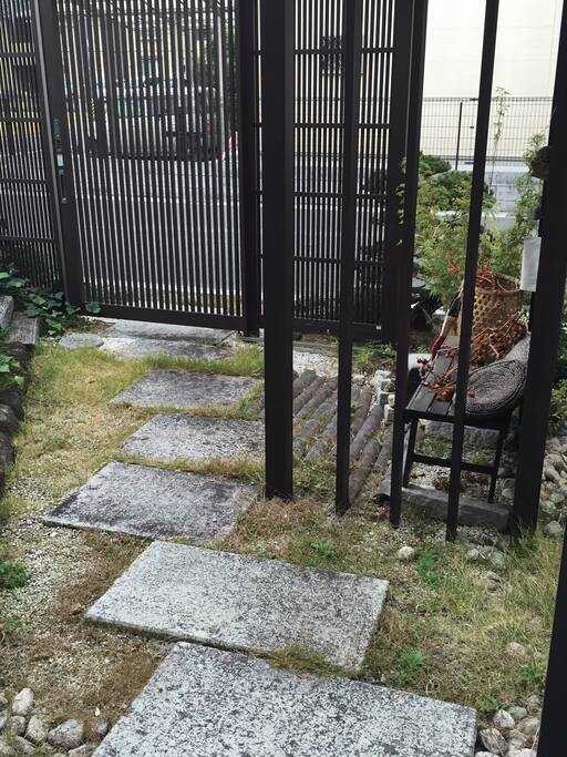 日本の和のおもてなしの玄関アプローチです。