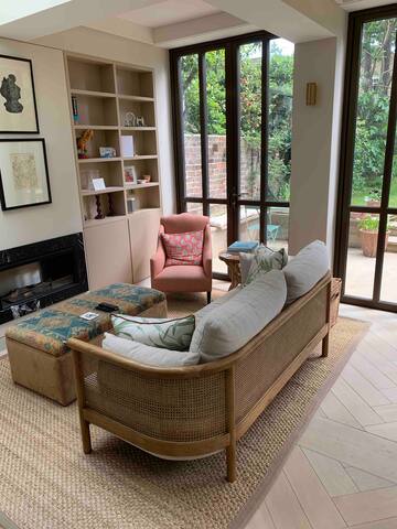 Stylish Spacious Townhouse with Garden gallery image 4