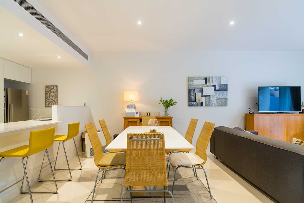 Kitchen dining area