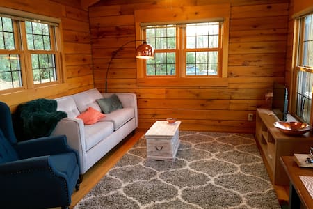 Tiny Home Cabin, Views, Hot Tub, River, PRIVATE