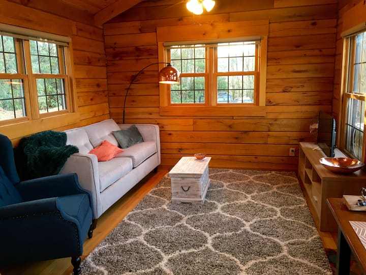 Tiny Home Cabin, Views, Hot Tub, River, PRIVATE Tiny houses for Rent