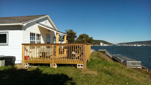 Beautiful seaside cottage in town of Digby