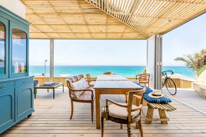 Bungalow with spectacular views. gallery image 2