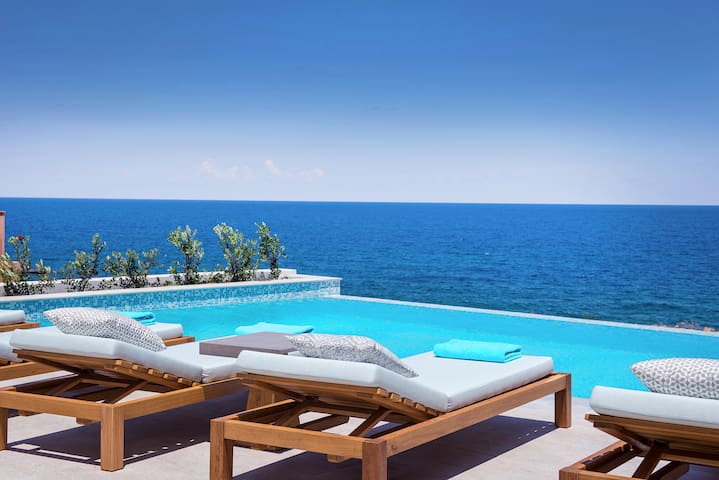 Thalassa Residence, Heated Pool, Hot Tub & SeaView