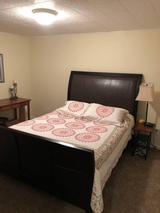 Sleeps 2 queen bed